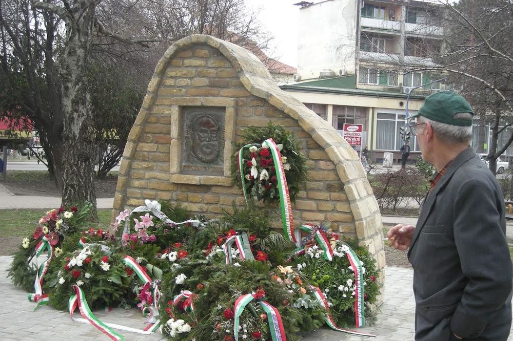 VANDALIZAM U ADI: Naružen spomenik kontroverznom mađarskom generalu srpskog porekla