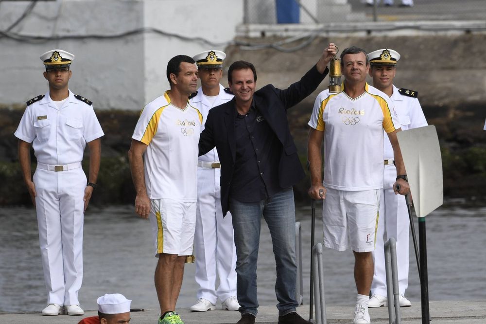 (VIDEO) OLIMPIJSKI PLAMEN STIGAO U RIO: Ceremoniju upropastio sukob policije i demonstranata