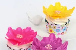 (VIDEO) KAO IZ POSLASTIČARNICE: Napravite dekorativne i veoma jednostavne cvetiće za kolače