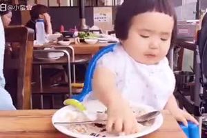 (VIDEO) Ručak ove male kineskinje je pravi hit