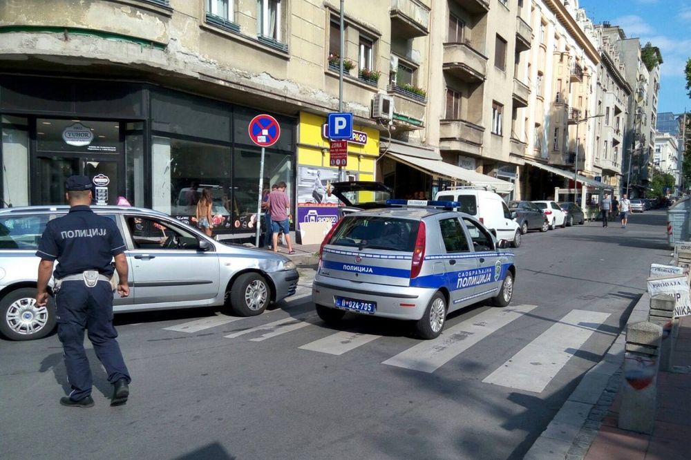 (FOTO) ČITAOCI KURIRA JAVLJAJU: Kosovska ulica u centru Beograda zatvorena za saobraćaj!