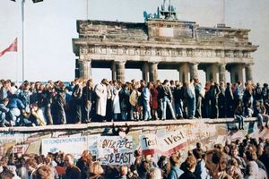 PRE 55 GODINA BERLINSKI ZID JE PODELIO SVET: Ljudi su na najneverovatnije načine stizali do slobode!
