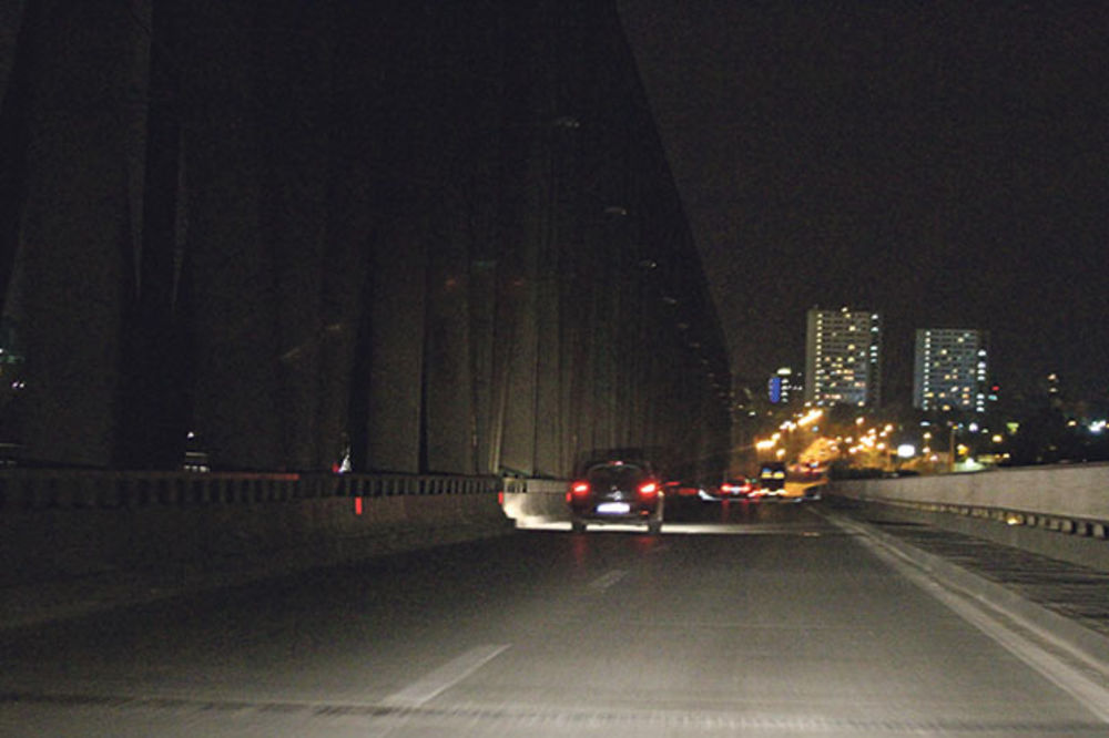 NEDOPUSTIV PROPUST: Pančevački most mesecima u mraku