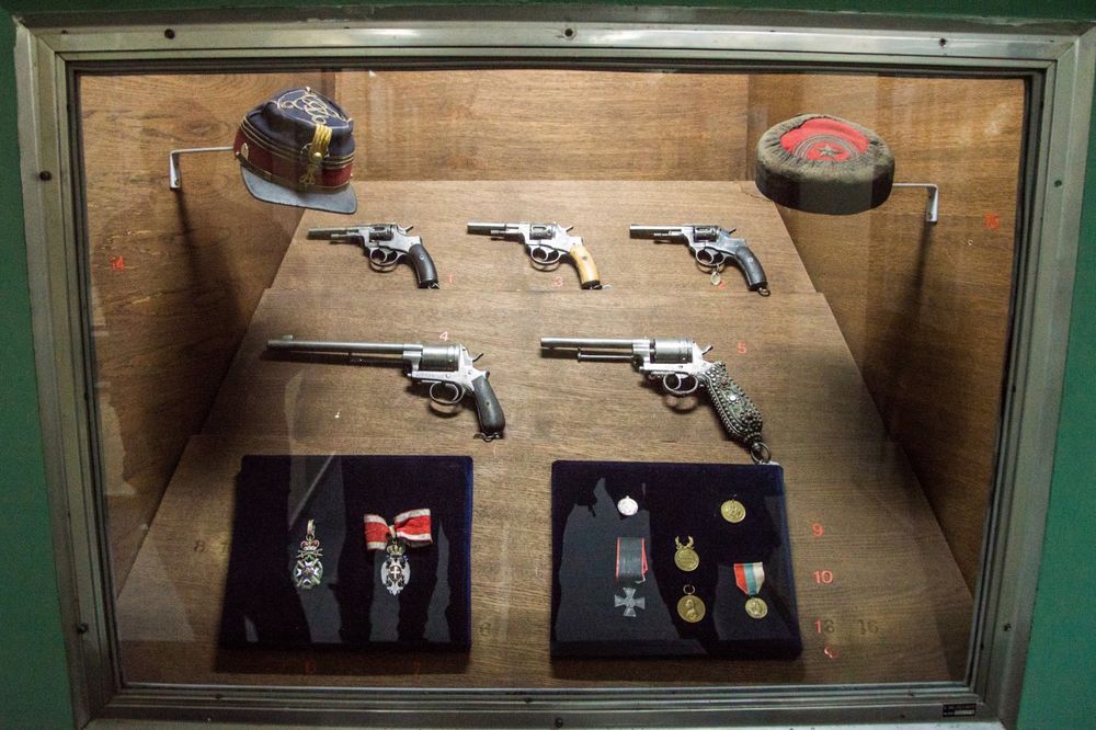 VOJNI MUZEJ: Otvorena izložba pištolja i revolvera