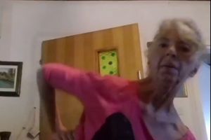 (VIDEO) ZDRAVOM ISHRANOM POBEDILA RAK Voditeljka ima 57 godina, a evo kako izgleda njen trening!