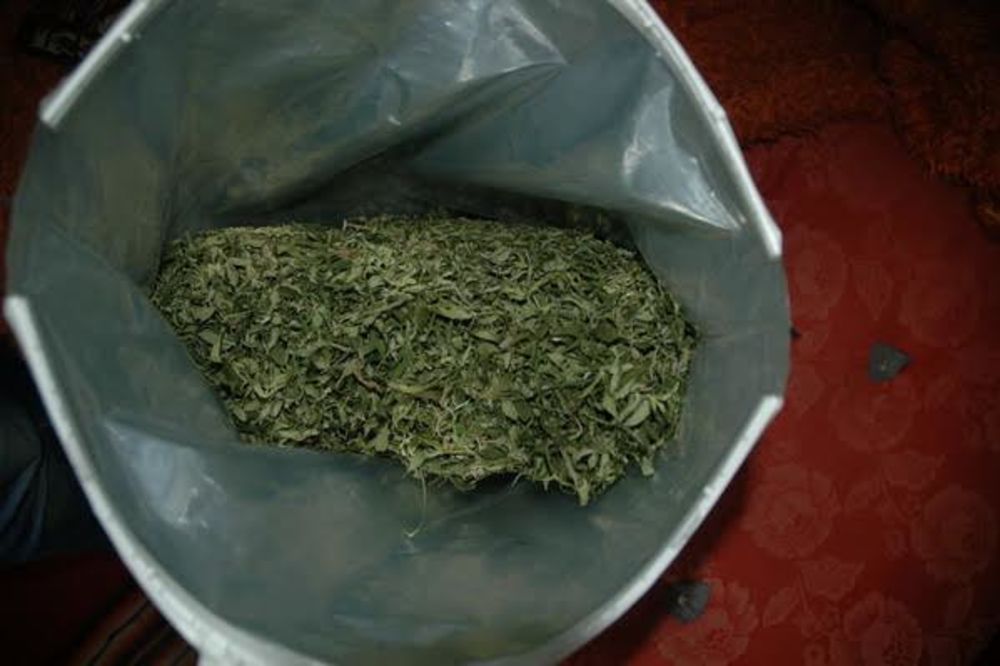 AKCIJA U NOVOM PAZARU: U vozilu pronađen kilogram i po marihuane