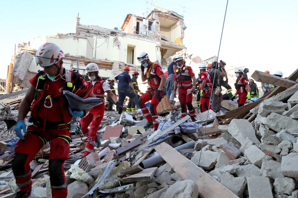 (VIDEO) ITALIJA U RUŠEVINAMA, UVODI VANREDNO STANJE: 250 žrtava, nov potres od 4,6 izazvao haos!