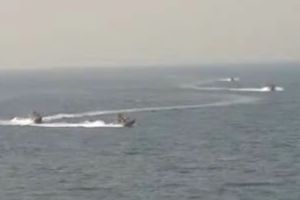 (VIDEO) PODIGLI IM PRITISAK: 4 iranska vojna broda opasno prišla američkom razaraču