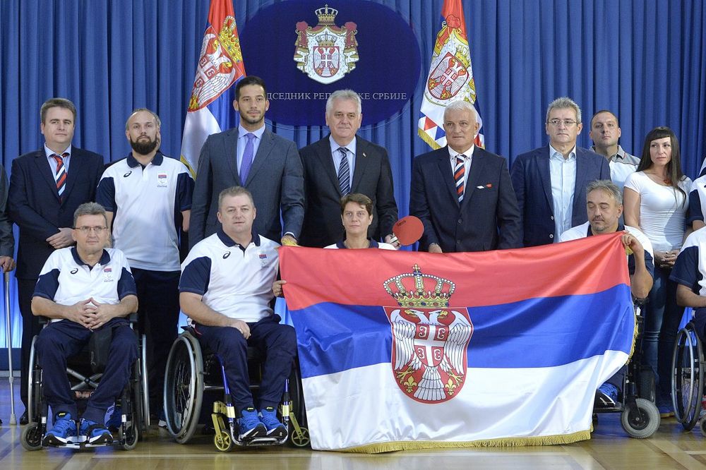 Nikolić uručio državnu zastavu paraolimpijcima Srbije