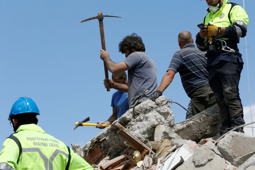 MIGRANTI POMAŽU ITALIJANIMA: Želimo da pokažemo poštovanje prema njima, moramo da im pomognemo!