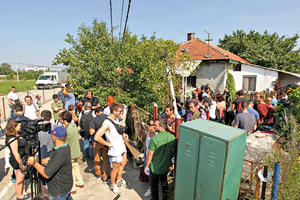 Ne da(vi)mo Beograd: Protestovali zbog iseljenja porodice na Savskom šetalištu
