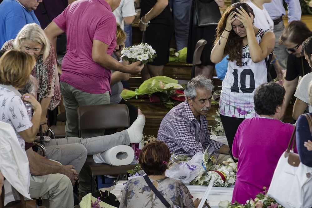 SUZE, OČAJ, NEVERICA: Italija oplakuje žrtve razornog zemljotresa