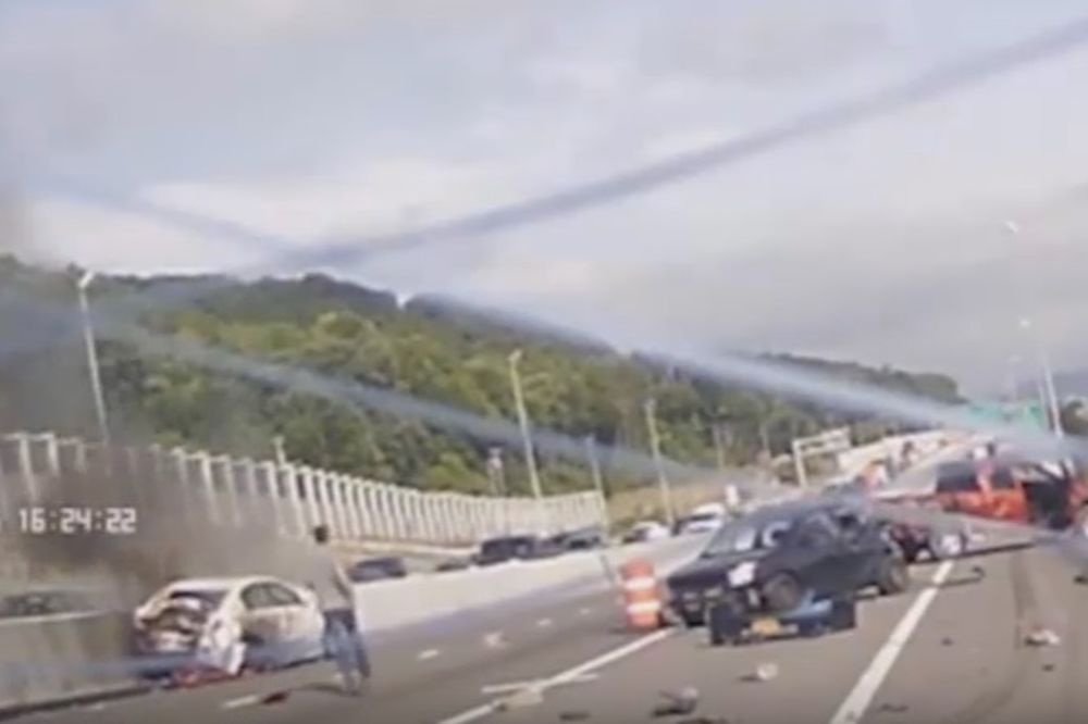 (VIDEO) KAMIONU OTKAZALE KOČNICE: Iz kola snimio stravičnu nesreću na auto-putu