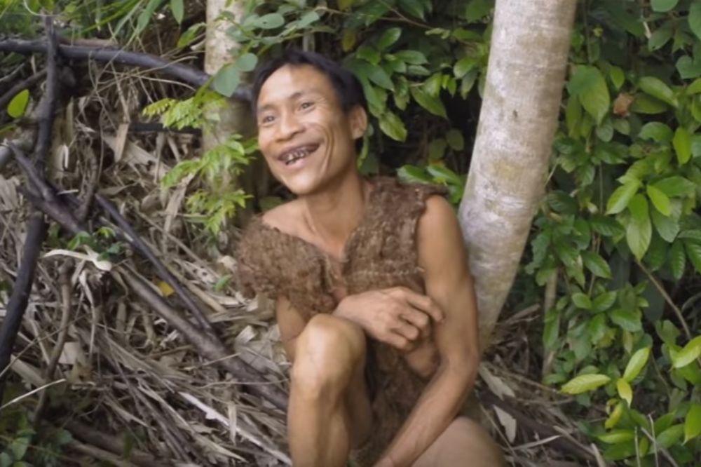 (VIDEO) ZOVU GA TARZAN: 40 godina je živeo u džungli, jeo slepe miševe i nikada nije video ženu