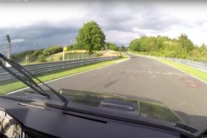 (VIDEO) YUGO POKORIO NIRBUNGRING: S nabudženim motorom na legendarnoj automobilskoj stazi!