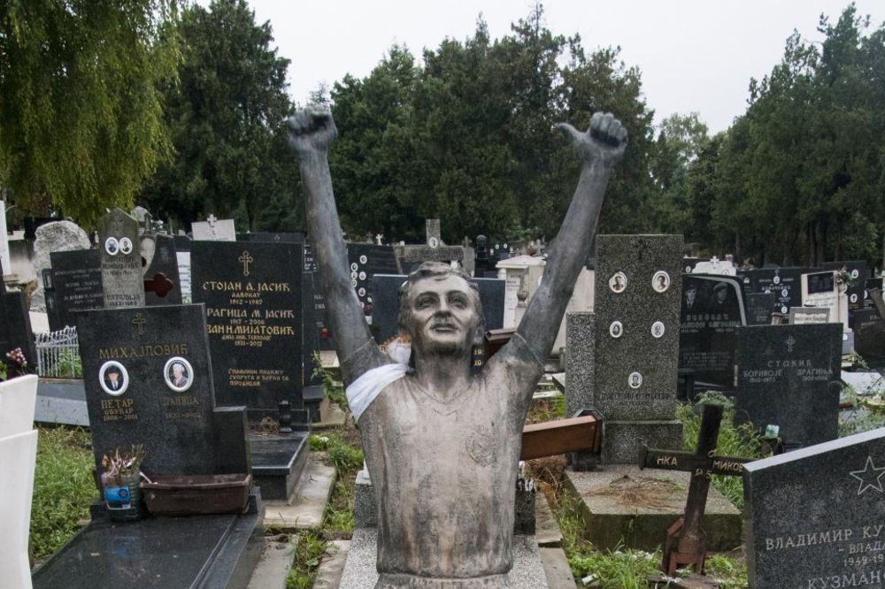 (VIDEO) ŽUREĆI NA TRENING OTIŠAO U LEGENDU: Prošla je 31 godina od tragične smrti Dragana Mancea