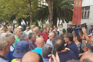 PAO DOGOVOR: Nema više protesta, crnogorski penzioneri dobijaju otpremninu!