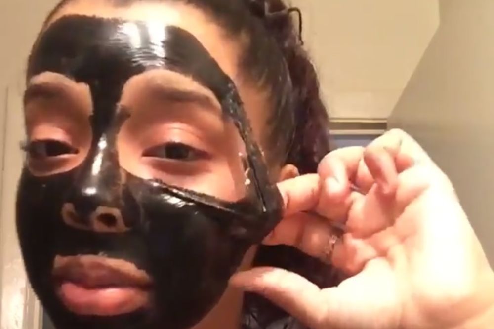 (VIDEO) SVE ZA LEPOTU: Stavila je masku, a onda vrlo brzo zažalila zbog toga