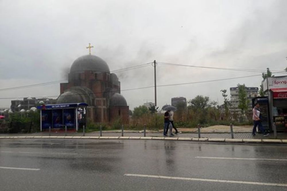 DIVLJAŠTVO: Podmetnuta vatra u Hramu Hrista Spasa u Prištini