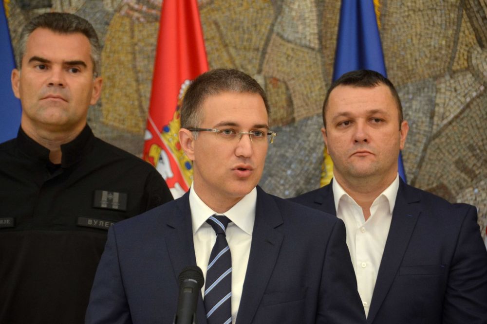 (FOTO) OPSEŽNA POLICIJSKA AKCIJA Ministar Stefanović: 10 uhapšenih, pronađena velika količina oružja