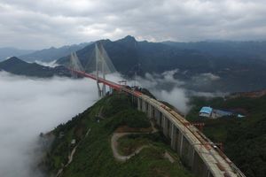 ARHITEKTONSKO ČUDO U KINI: Pogledajte kako izgleda najviši most na svetu na visini od 565 metara