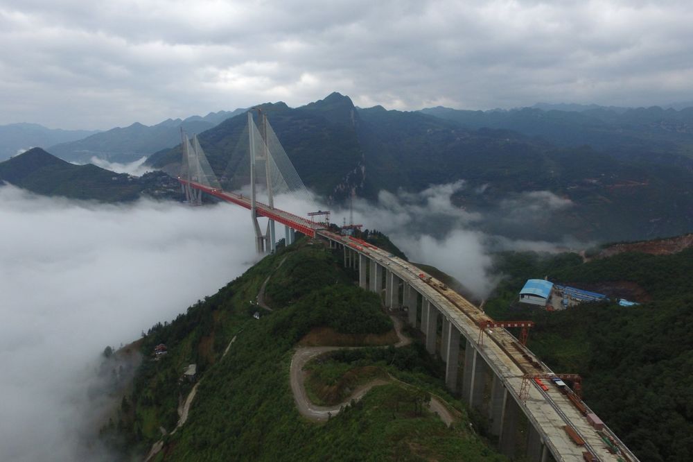 (VIDEO) VOŽNJA PO OBLACIMA: Kinezi napravili najviši most na svetu!
