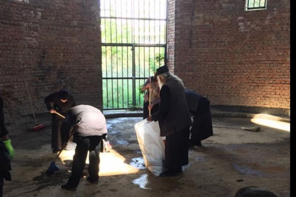 TORTURA: Građevinska inspekcija sprečila čišćenje Hrama Svetog Spasa u Prištini