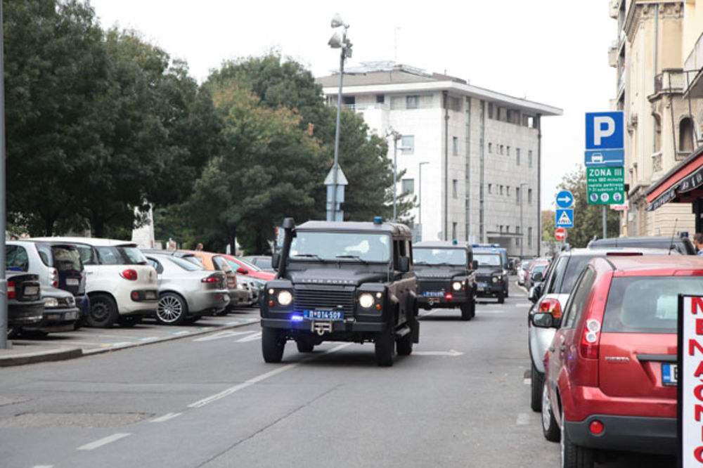 TRAGEDIJA ISPRED SUDA U KATANIĆEVOJ: Žena krenula ka ulazu, pozlilo joj, pala i umrla nasred ulice