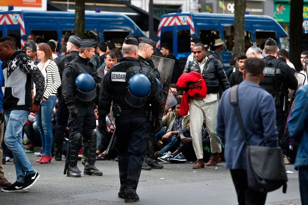 1.500 MIGRANATA IDE NA ULICU: Policija ruši šatorski logor na severu Pariza