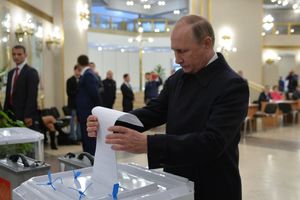 (VIDEO) IZBORI ZA DRŽAVNU DUMU: Putin glasao, novinari ostali u čudu kad im je rekao gde posle ide