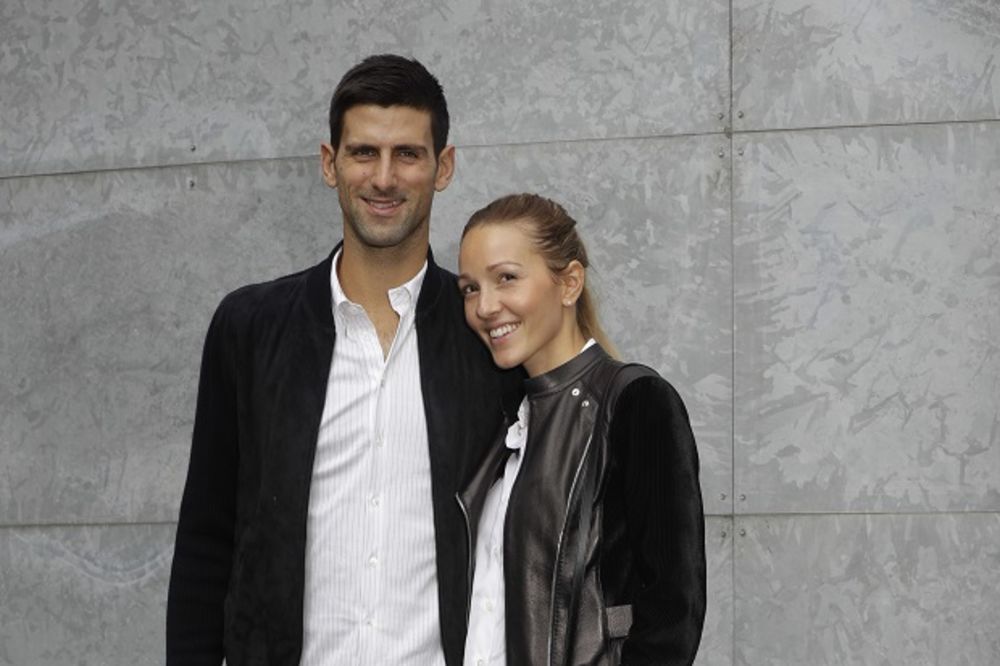 (FOTO) CRNO-BELI ĐOKOVIĆI: Evo kako su Jelena i Novak zasenili sve na Armanijevoj reviji
