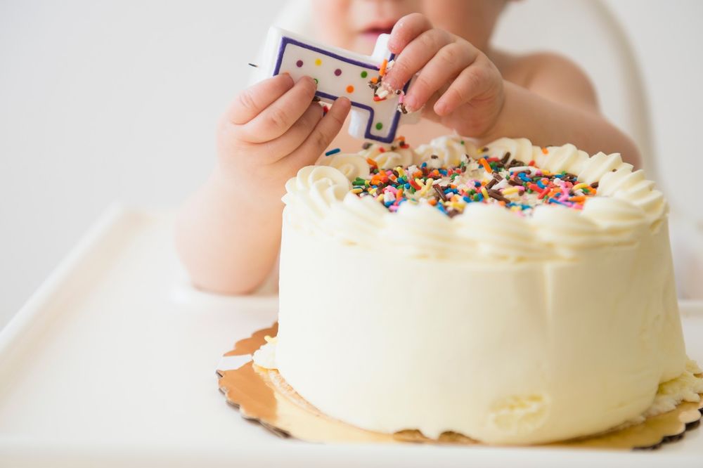 BESNA MAJKA PORUČILA RODITELJIMA: Prestanite da od prvog rođendana deteta pravite NARODNO VESELJE!