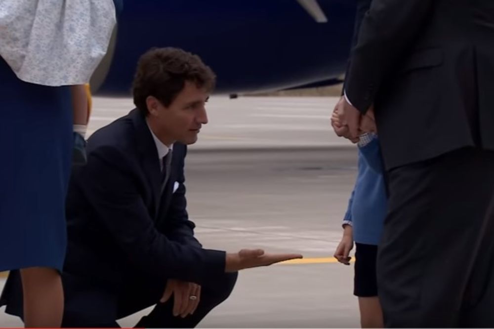 (VIDEO) ISPALIO GA: Mali princ Džordž nije hteo da se rukuje sa kanadskim premijerom