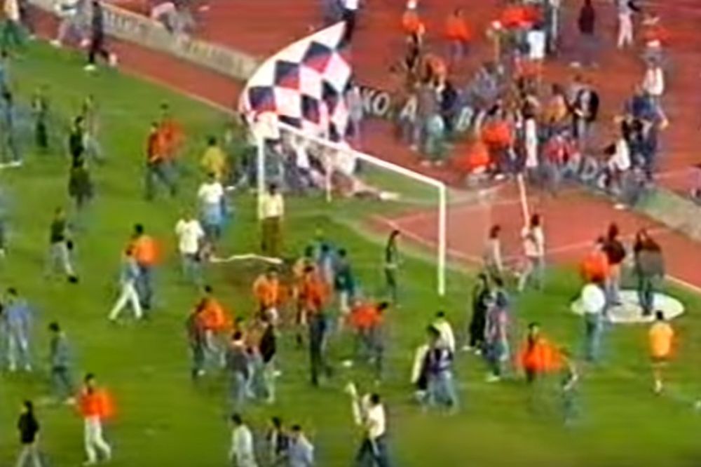 (VIDEO) NE PONOVILO SE: Meč koji je najavio rat, fudbaleri Partizana bežali od navijača u Splitu