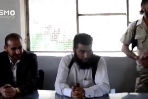 (UZNEMIRUJUĆI VIDEO) NEOČEKIVANI NAPAD: Džihadista se razneo na sastanku pobunjenika