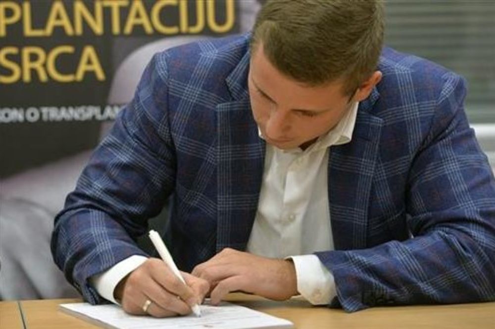 HUMANO: Jovičić i rukovodstvo Palilule potpisali donorske kartice