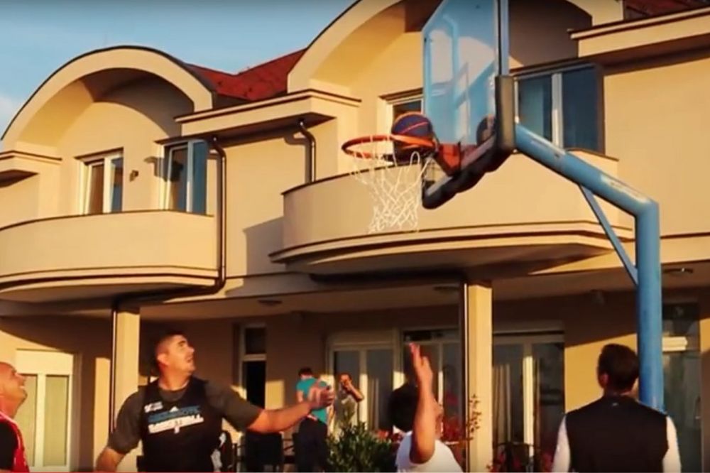 (VIDEO) GOSTI NBA ZVEZDE: Najbolji basketaši sveta igrali sa Darkom Miličićem