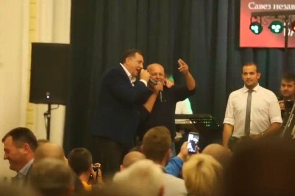 (VIDEO) POSLE USPEHA NA IZBORIMA: Dodik ponovo zapevao Ne može nam niko ništa