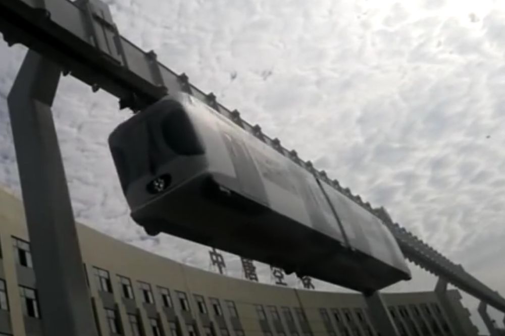 (VIDEO) NEBESKA PRUGA: Kina uvodi revolucionarnu viseću železnicu