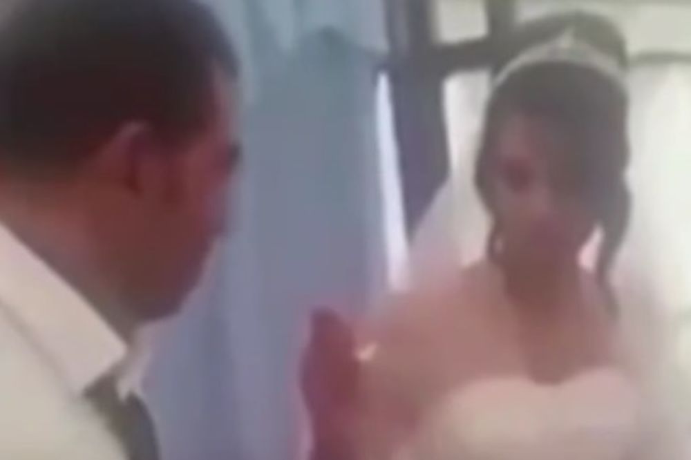 (VIDEO) IZGUBIO ŽIVCE I UDARIO MLADU: Posle SAMO 15 minuta shvatila je da se udala za NASILNIKA