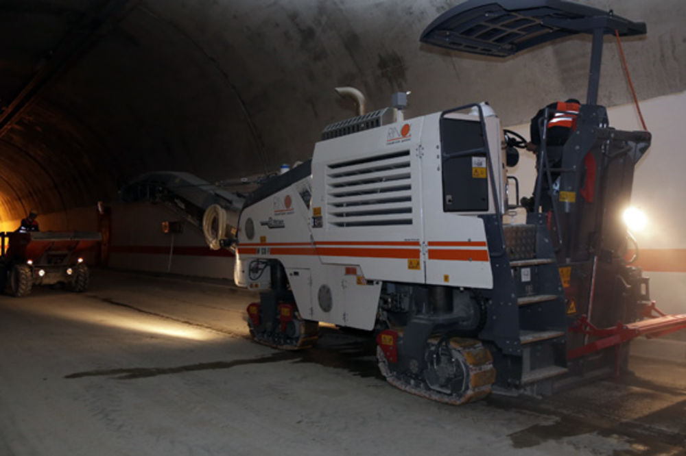 (VIDEO) KURIR BIO U PRAVU: Pogledajte kako skidaju beton u tunelima na Koridoru!