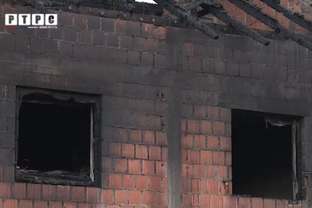 (VIDEO) POŽAR U MOTIKAMA: Vatra zahvatila porodičnu kuću, nema povređenih