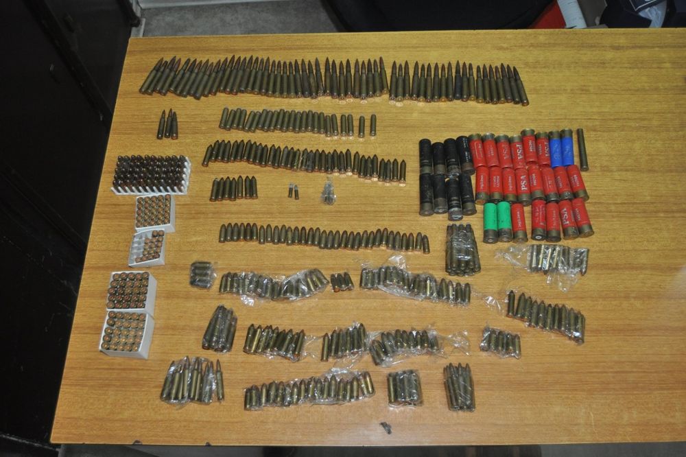 NAORUŽANI DO ZUBA: Zaplenjen arsenal oružja i municije u Zaječaru