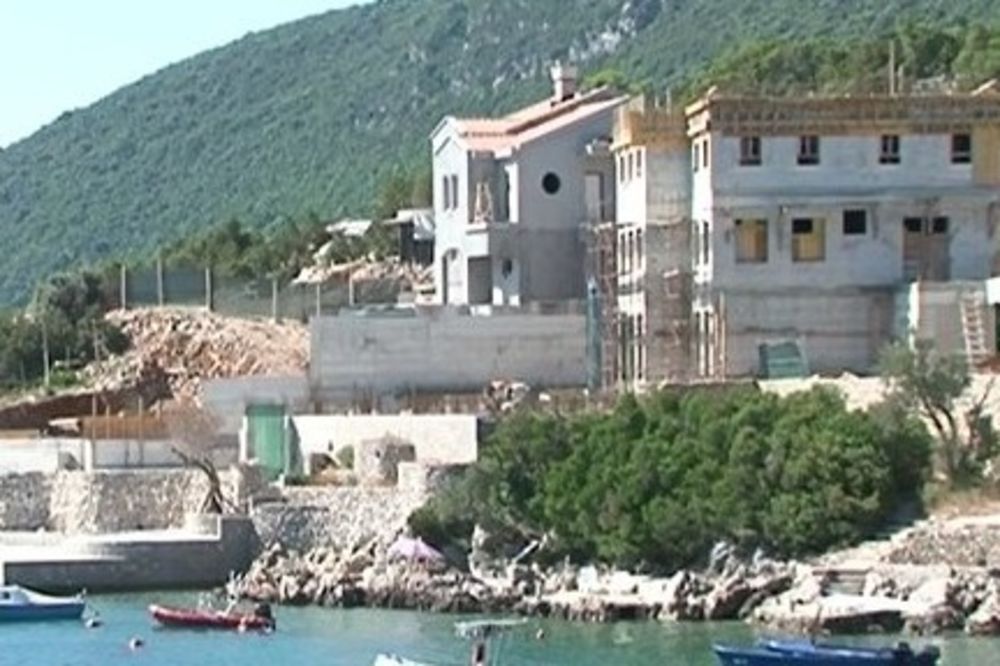 ZA BRITANCA ZAKON NE POSTOJI: Opština Herceg Novi odbija da zaustavi divlju gradnju na Luštici