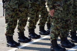 ZAKLINJEM SE: Budući vojnici i rezervni oficiri u Leskovcu, Valjevu i Somboru polažu zakletvu