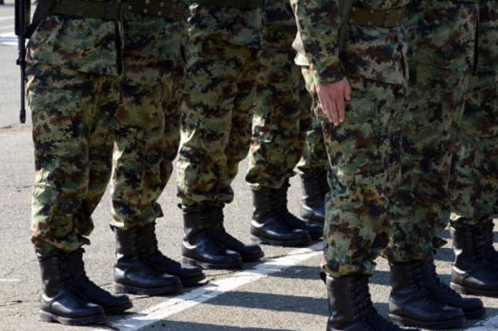 ZAKLINJEM SE: Budući vojnici i rezervni oficiri u Leskovcu, Valjevu i Somboru polažu zakletvu