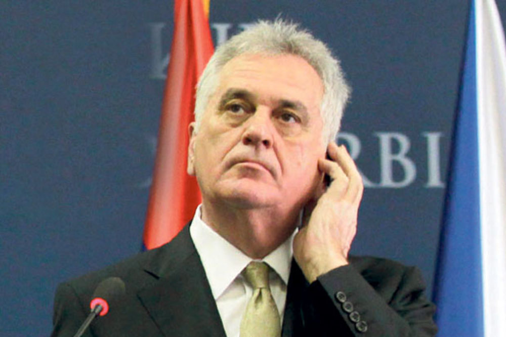 HIT PRIČA HALO, TOMO: Narod provalio broj predsednika Nikolića, zovu da im nađe posao