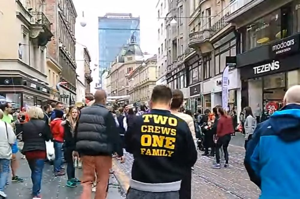 (VIDEO) SRPSKO-HRVATSKI SUSRET ZA PRIMER SVIMA: Beograđani napravili navijačku ludnicu u Zagrebu!