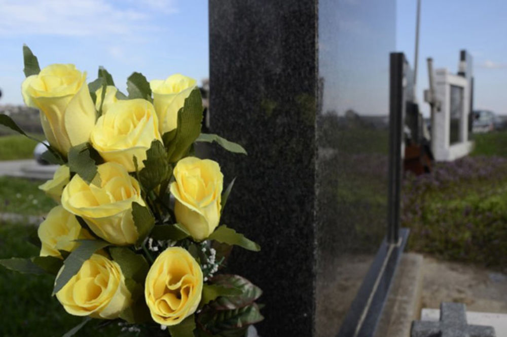 TRAGEDIJA NA NOVOM BEŽANIJSKOM GROBLJU: Muškarac pucao sebi u glavu