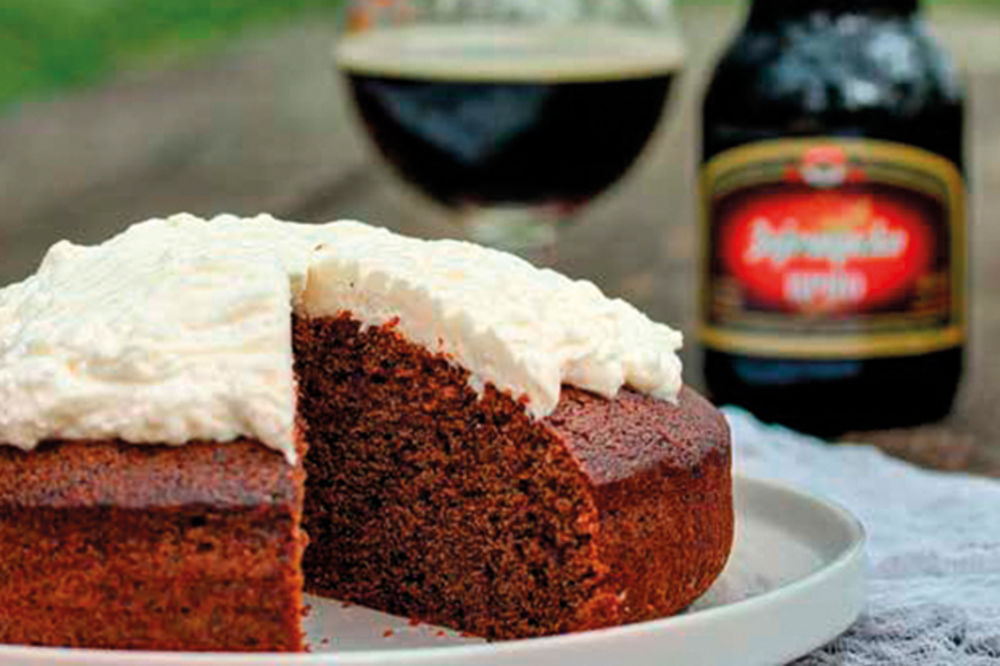 PRSTE DA POLIŽEŠ! Tajna savršenog ukusa ovog kolača nalazi se u flaši Zaječarsko Crnog piva